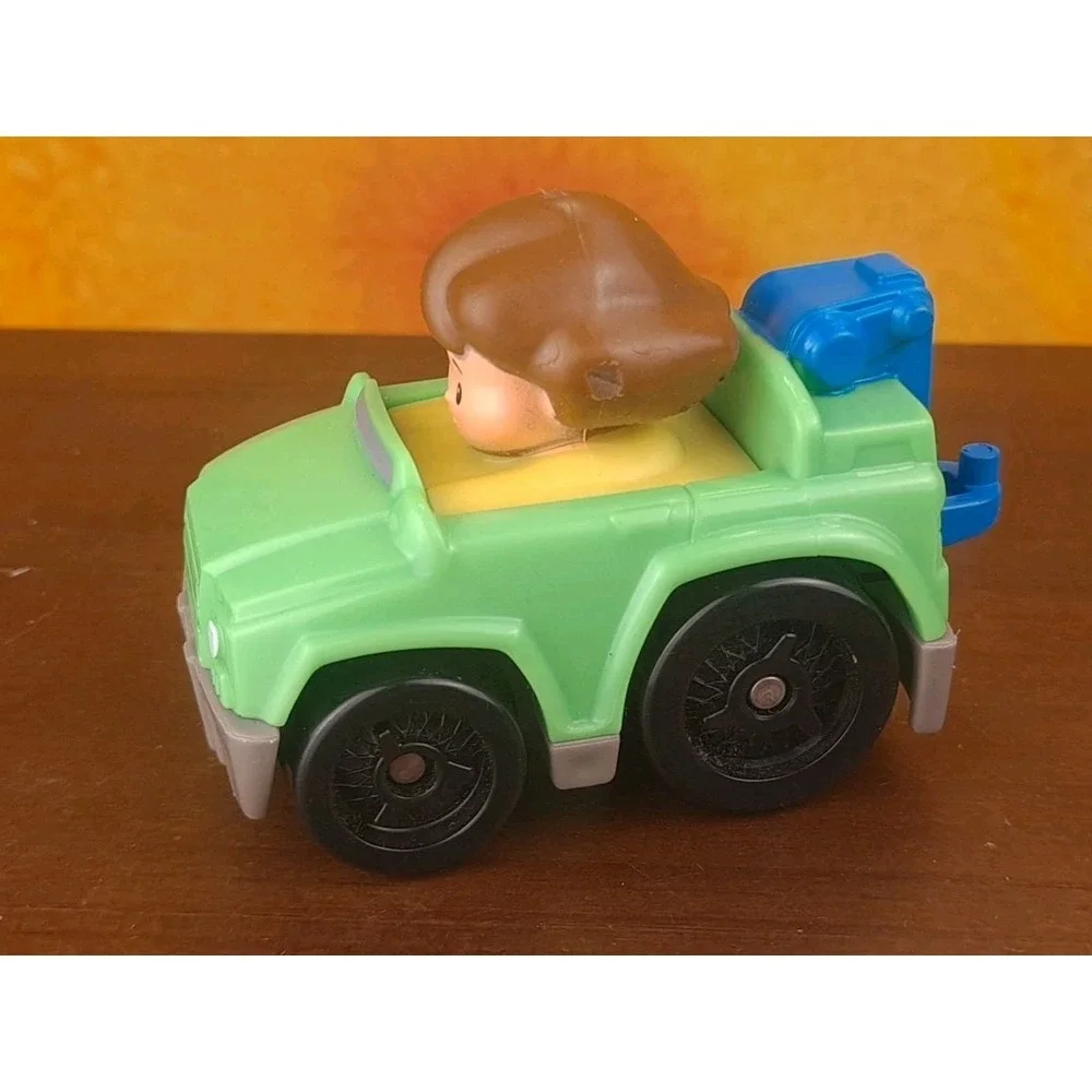 Fisher Price Little People‎ Wheelie Green Tow Truck with Mechanic Vehicle 2014